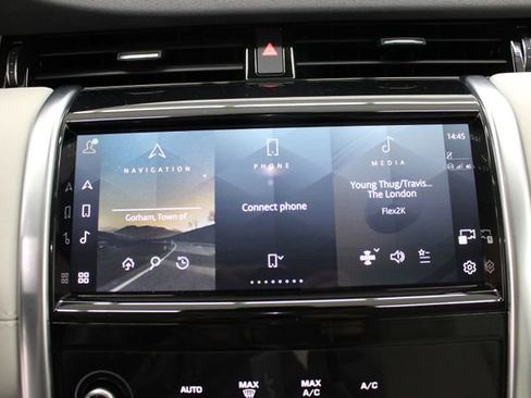 Used 2023 Land Rover Discovery Sport SE image 17