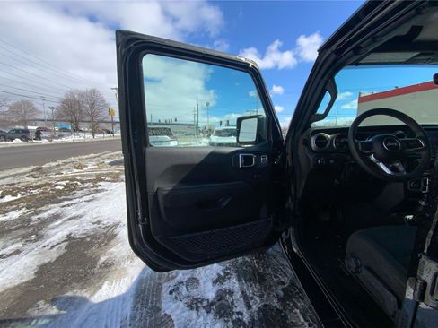 Used 2023 Jeep Wrangler Sahara image 20