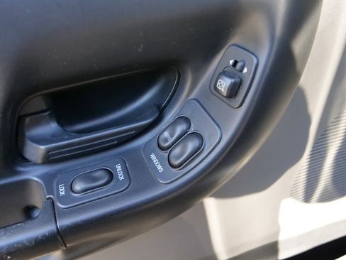 Used 2004 Ford Ranger XLT / 4.0L V6 / Power Locks & image 14