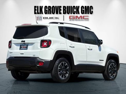 Used 2023 Jeep Renegade Latitude AWD/4WD image 4