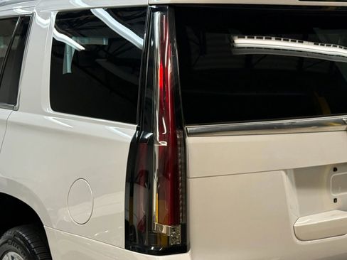 Used 2017 Cadillac Escalade Platinum image 12