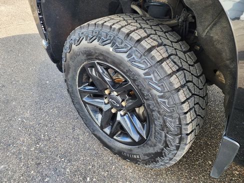 Certified 2022 Chevrolet Silverado 1500 LT Trail Boss w/ Convenience Package II image 12