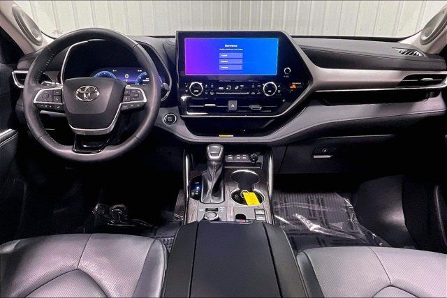 Used 2023 Toyota Highlander Limited AWD/4WD image 15