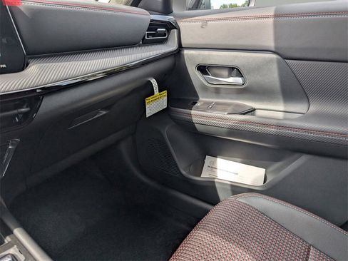 New 2026 Nissan Kicks SR image 29