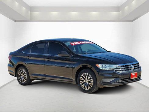 Used 2021 Volkswagen Jetta SE FWD image 1