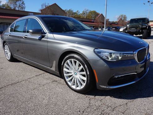 Used 2017 BMW 740i image 1