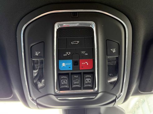 Used 2024 Jeep Grand Cherokee Limited image 36