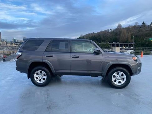 Used 2014 Toyota 4Runner SR5 Premium image 2