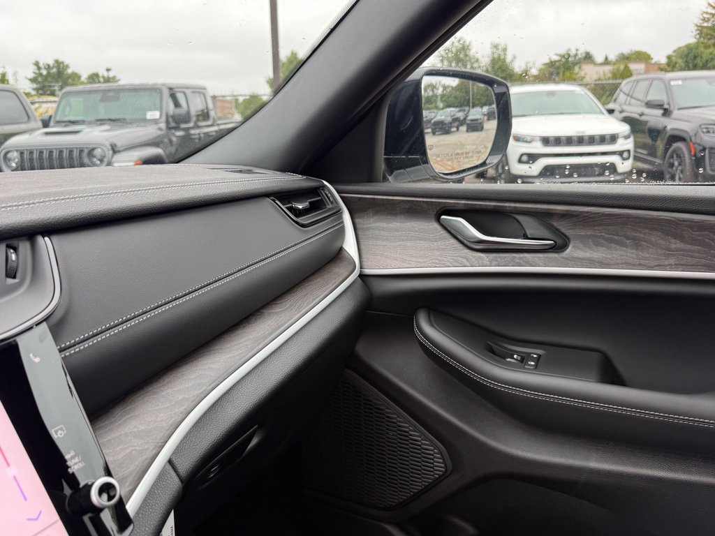 New 2027 Jeep Grand Cherokee Limited AWD/4WD image 21