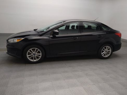 Used 2018 Ford Focus SE FWD image 2