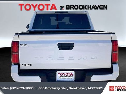 Used 2024 Toyota Tacoma TRD Off-Road image 4