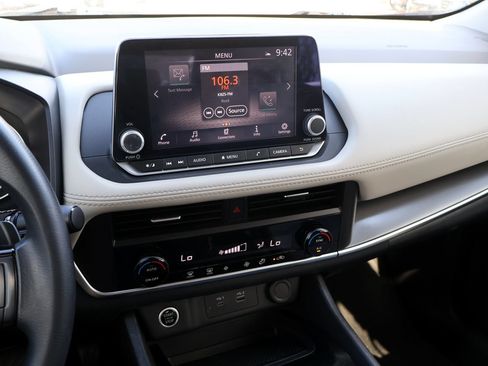 Used 2023 Nissan Rogue SV FWD image 18