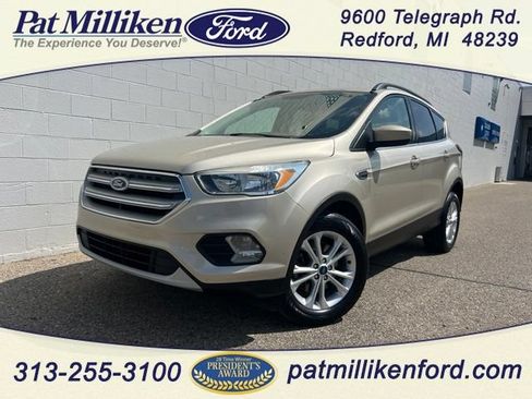 Certified 2018 Ford Escape SE w/ SE Sync 3 Package AWD/4WD image 1