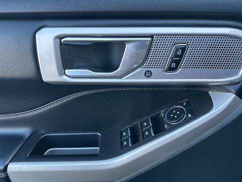 Used 2024 Ford Explorer Limited image 11