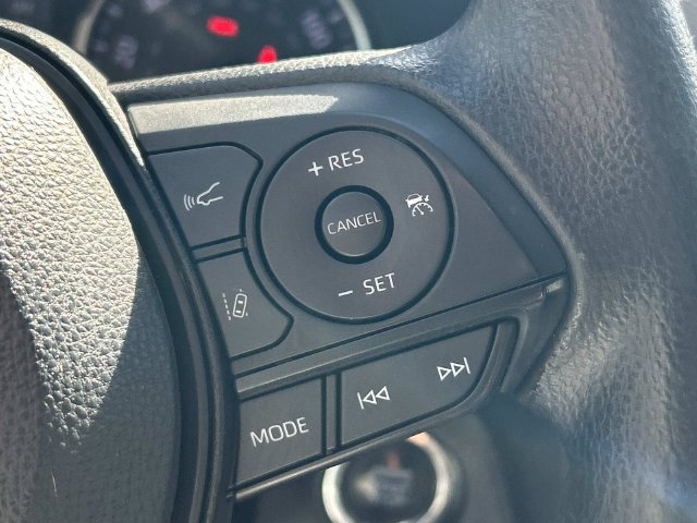 Used 2022 Toyota RAV4 XLE AWD/4WD image 29