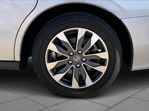 Used 2024 Honda Odyssey EX-L image 9