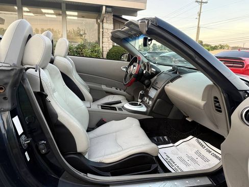 Used 2007 Nissan 350Z Touring RWD image 19
