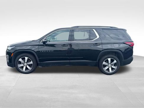 Used 2023 Chevrolet Traverse LT w/ LT Premium Package AWD/4WD image 2