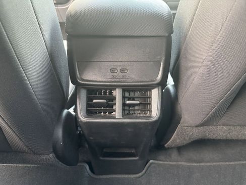 Used 2025 Chevrolet Equinox LT FWD image 23