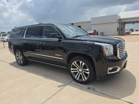 Used 2018 GMC Yukon XL Denali w/ Denali Ultimate Package AWD/4WD image 7