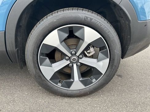 Certified 2025 Volvo XC40 B5 Plus image 9