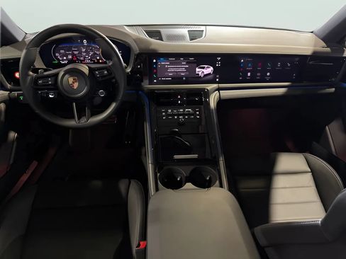 Used 2024 Porsche Panamera image 34