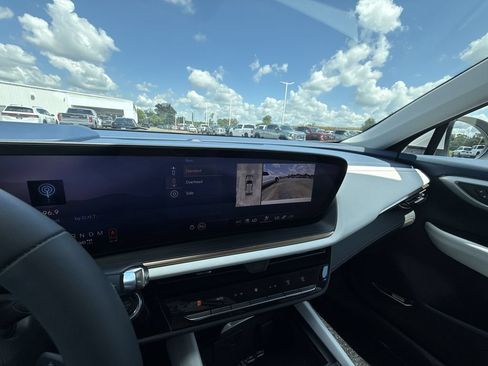 Certified 2025 Buick Envision Avenir AWD/4WD image 21
