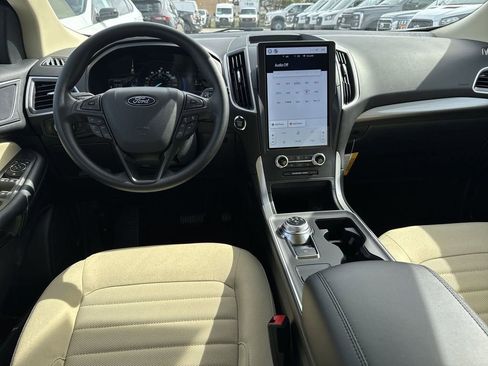 New 2024 Ford Edge SE w/ Black Appearance Package image 5