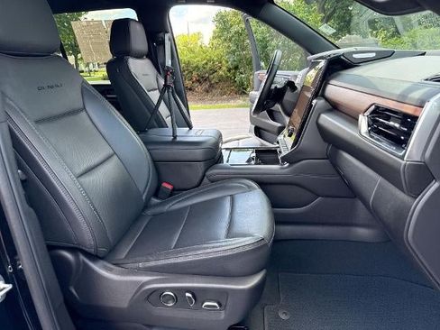 Certified 2025 GMC Yukon Denali AWD/4WD image 28