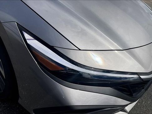 New 2025 Hyundai Elantra SEL FWD image 33
