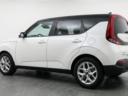 Used 2025 Kia Soul LX w/ LX Technology Package FWD image 8