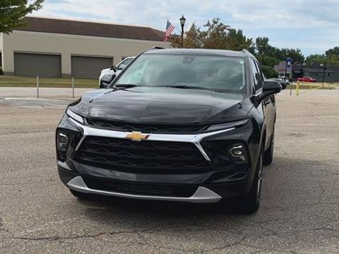 Used 2024 Chevrolet Blazer LT w/ Convenience Package AWD/4WD image 3