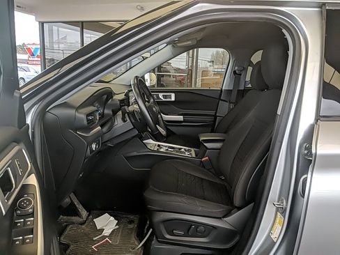 Used 2020 Ford Explorer XLT w/ Comfort Package image 13
