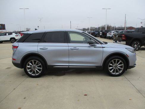 Used 2022 Lincoln Corsair Standard w/ Premium Package image 7