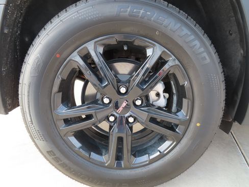 Used 2024 GMC Terrain AT4 image 10