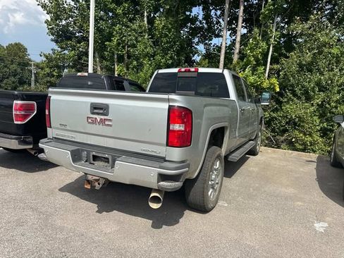 Used 2018 GMC Sierra 2500 Denali w/ Duramax Plus Package AWD/4WD image 9