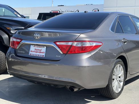 Used 2015 Toyota Camry XLE w/ Convenience Package FWD image 3