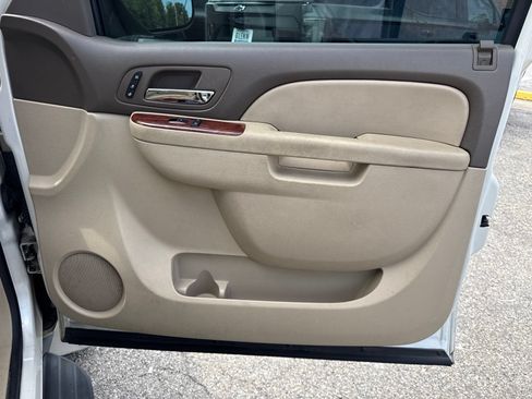 Used 2012 Chevrolet Suburban LTZ AWD/4WD image 37