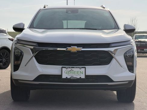 Used 2025 Chevrolet Trax LT w/ LT Convenience Package image 6