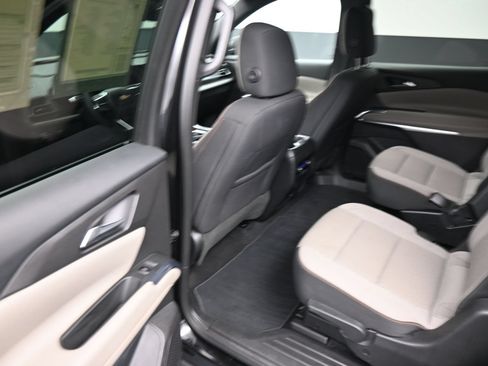 Used 2026 Chevrolet Traverse LT w/ Driver Confidence Package FWD image 17