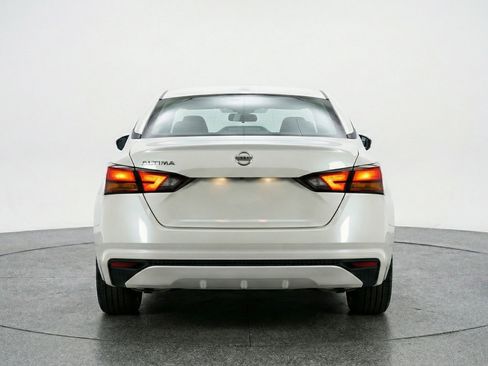 Used 2025 Nissan Altima 2.5 SV image 7