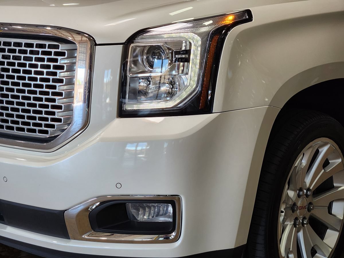Used 2015 GMC Yukon Denali w/ Premium Package AWD/4WD image 13