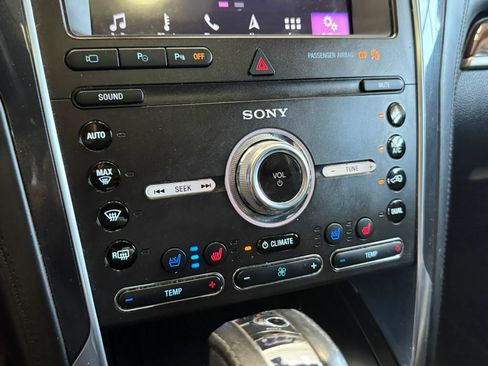 Used 2019 Ford Explorer Platinum AWD/4WD image 18