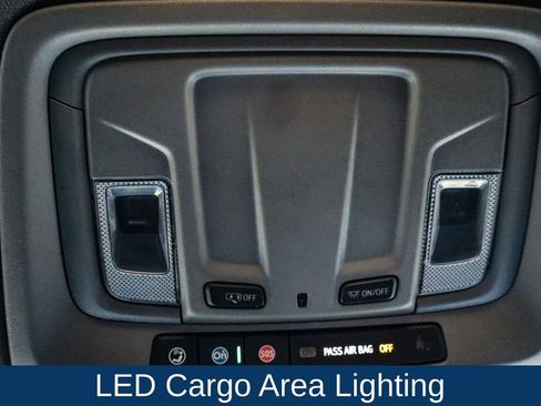 Used 2025 GMC Sierra 1500 SLT image 33