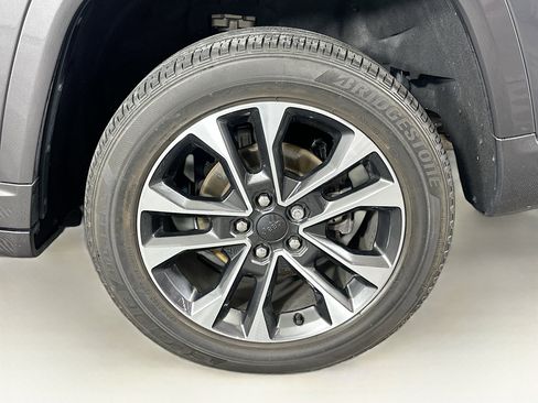 Used 2023 Jeep Grand Cherokee Overland w/ Luxury Tech Group IV image 11