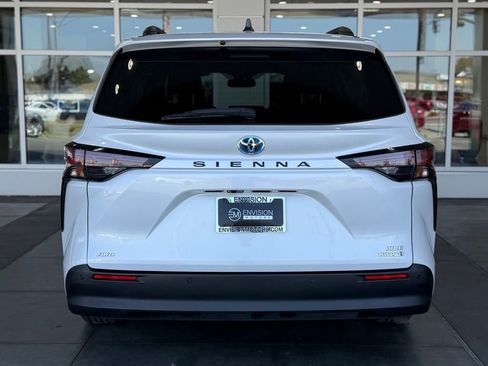 Certified 2023 Toyota Sienna XLE AWD/4WD image 12