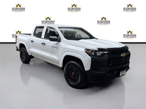 Used 2025 Chevrolet Colorado W/T w/ Advanced Trailering Package AWD/4WD image 3