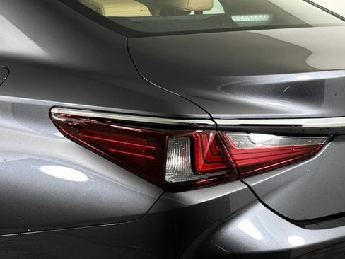 Used 2025 Lexus ES 350 w/ Premium Package FWD image 18