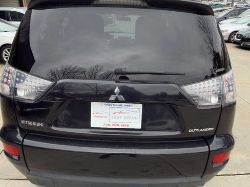 Used 2013 Mitsubishi Outlander SE image 17