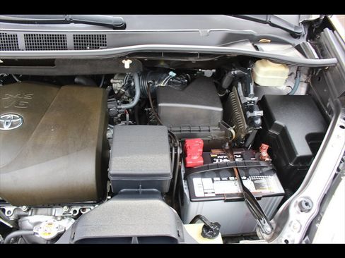 Used 2017 Toyota Sienna LE image 44